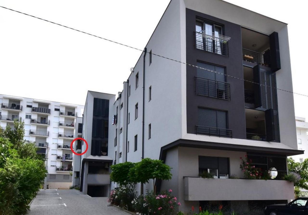Apartment Johnny With Private Parking 扎达尔 外观 照片